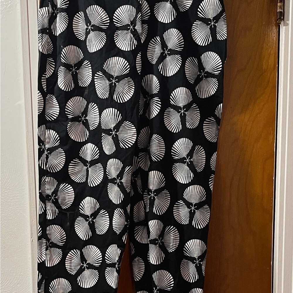 Ruby Rd. Monochrome Leaf Print Pants - Picture 4 of 4